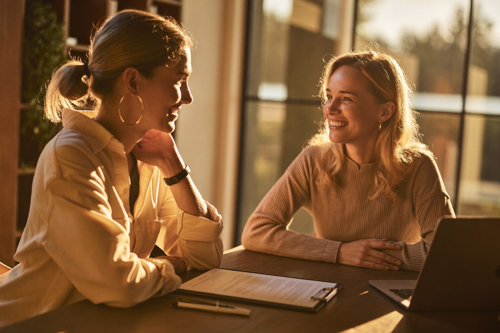 Recruiter durante un colloquio di selezione